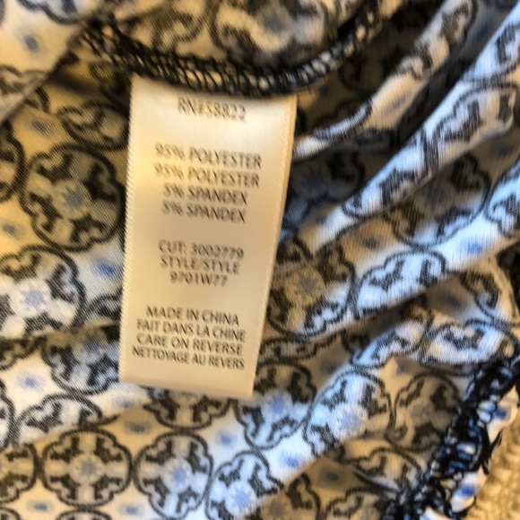 Max Studio small blue pattern sleeveless blouse - Picture 3 of 8